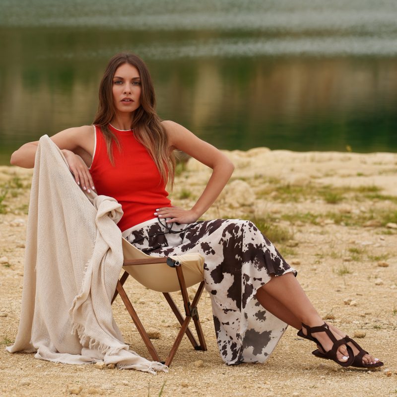 Classy Brown Suede Woman - Image 6